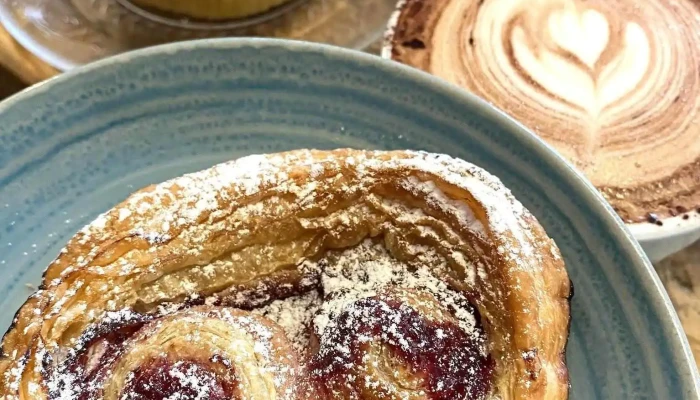 Bloom Specialty Coffee Shop -  Zimtschnecke - Luxemburg