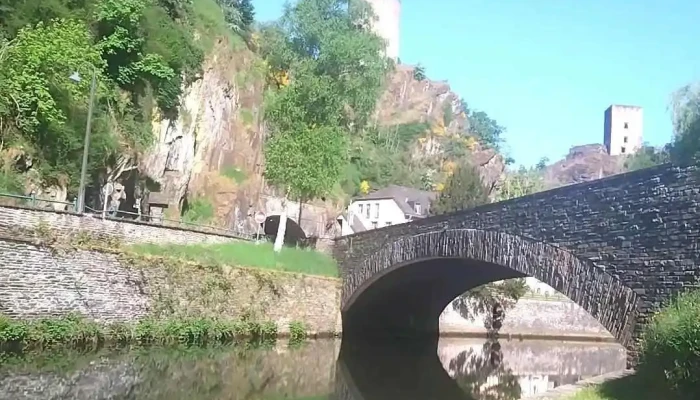 Burg Esch -  Sauer Neueste - Esch-sauer