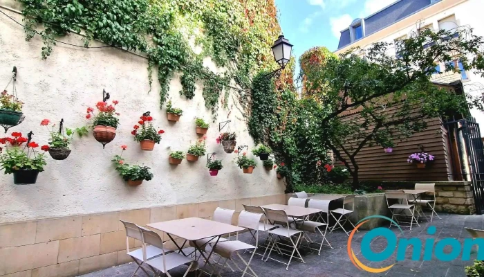 Cafe Restaurant Um Dierfgen Atmosphare - Luxemburg