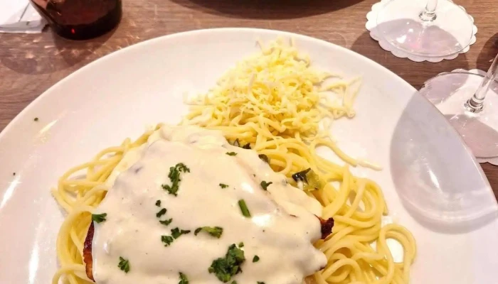 Cafe Restaurant Um Dierfgen Biscuits And Gravy - Luxemburg