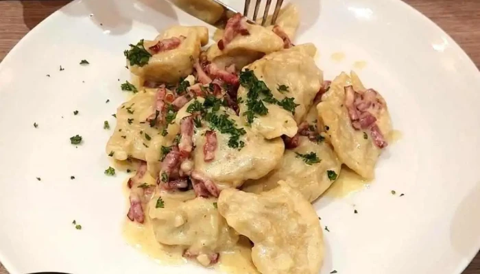 Cafe Restaurant Um Dierfgen Pirogge - Luxemburg