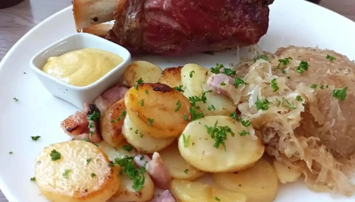 Cafe Restaurant Um Dierfgen Sauerkraut - Luxemburg