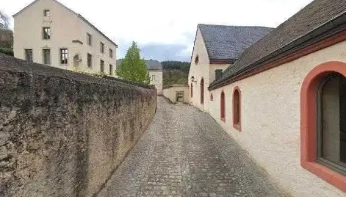 Hellef Doheem   Centre Daide Et De Soins Larochette Street View 360deg Fotos - Fels