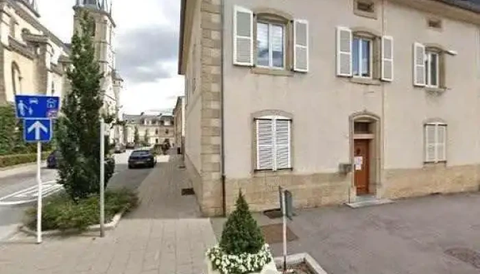 Help Esch -  Sur Alzette  Aides Et Soins   Croix Rouge Luxembourg Fotoene - Esch An Der Alzette