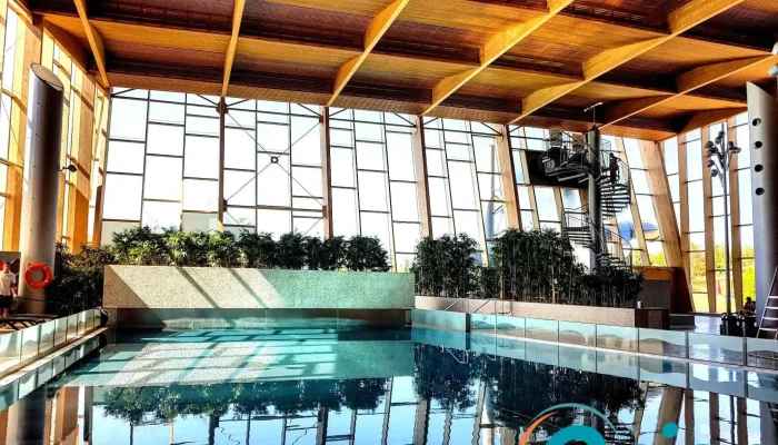 Les Thermes -  Schwimmbecken - Strassen