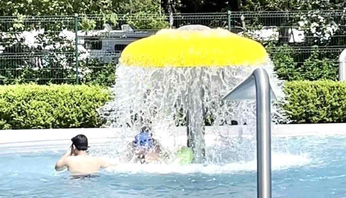 Piscine Chauffee En Plein Air Schwimmbecken - Ulflingen