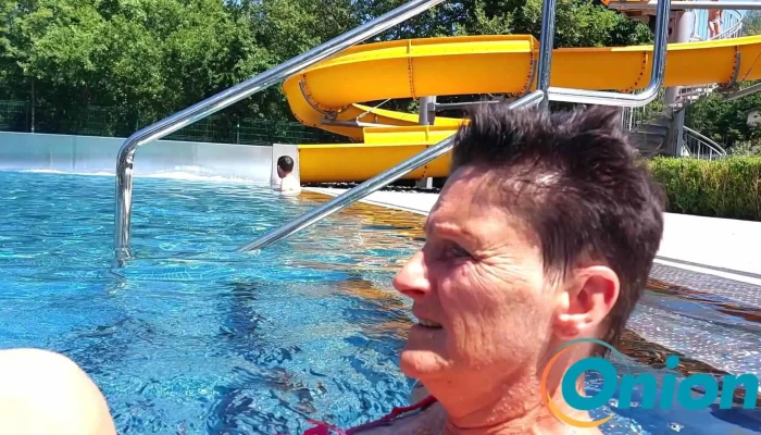 Piscine Chauffee En Plein Air Videos - Ulflingen
