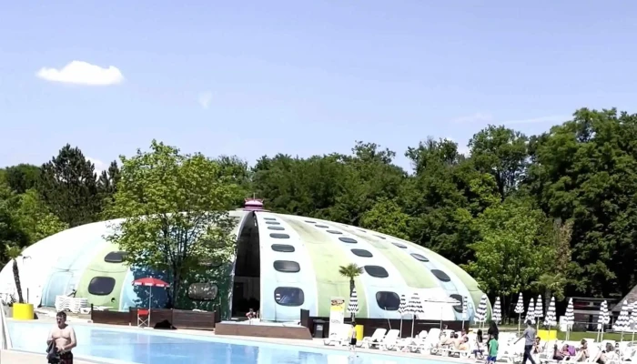 Piscine Hu Birkelt Village Promotioun - Fels