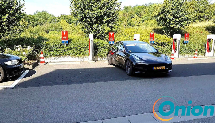 Tesla Supercharger -  Videos - Schüttringen