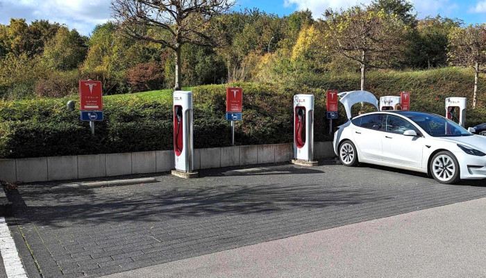 Tesla Supercharger -  Wei Do Ukommen - Schüttringen